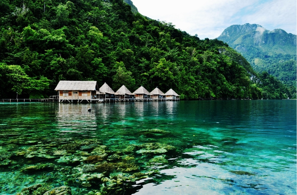 pantai ora wakatobi